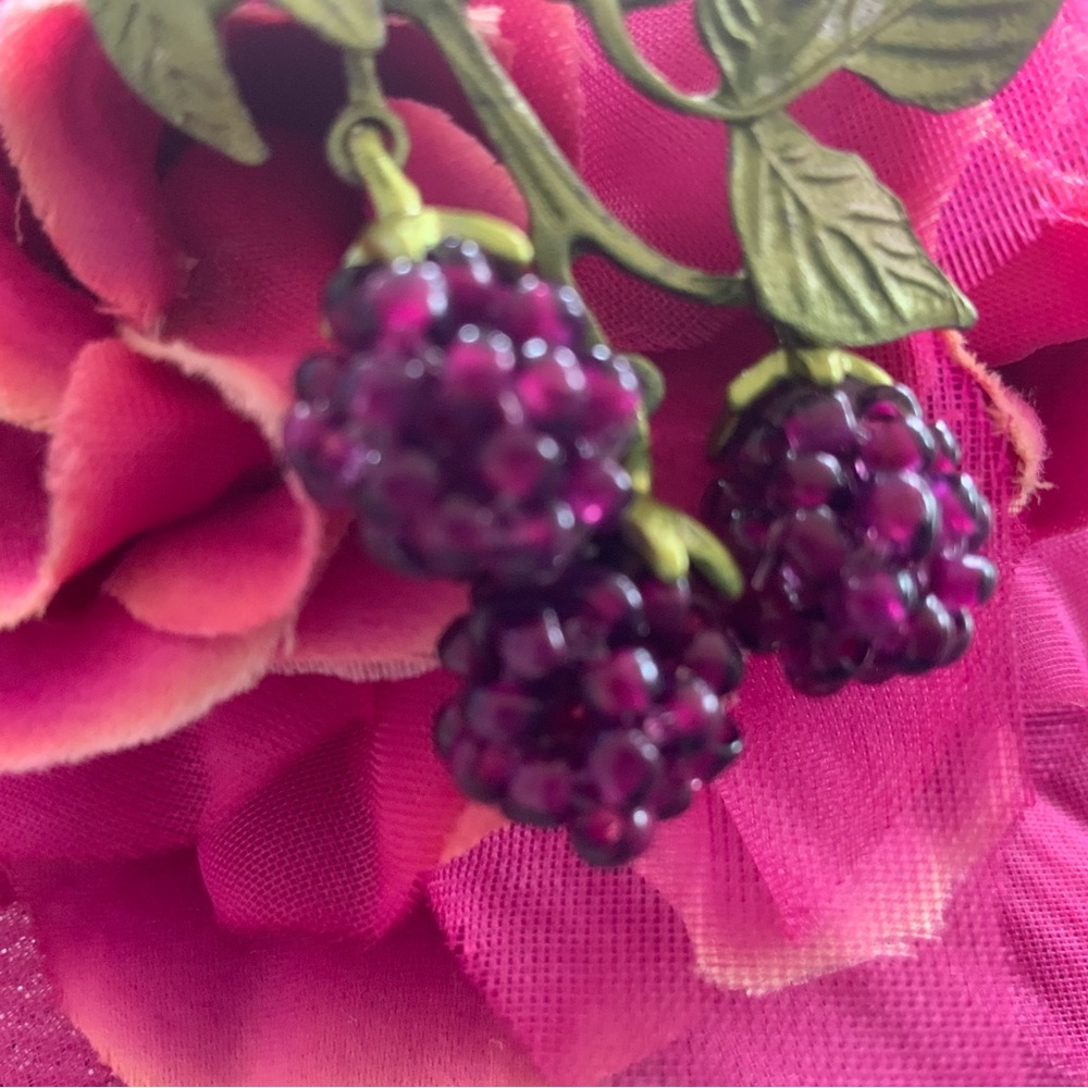 NWOT TWO (2) lovely beaded raspberry and grape 🍇 brooches. - Picture 2 of 5
